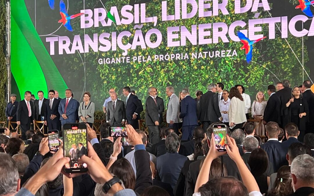 BRASILCOM participa da cerimônia de aprovação da Lei do Combustível do Futuro